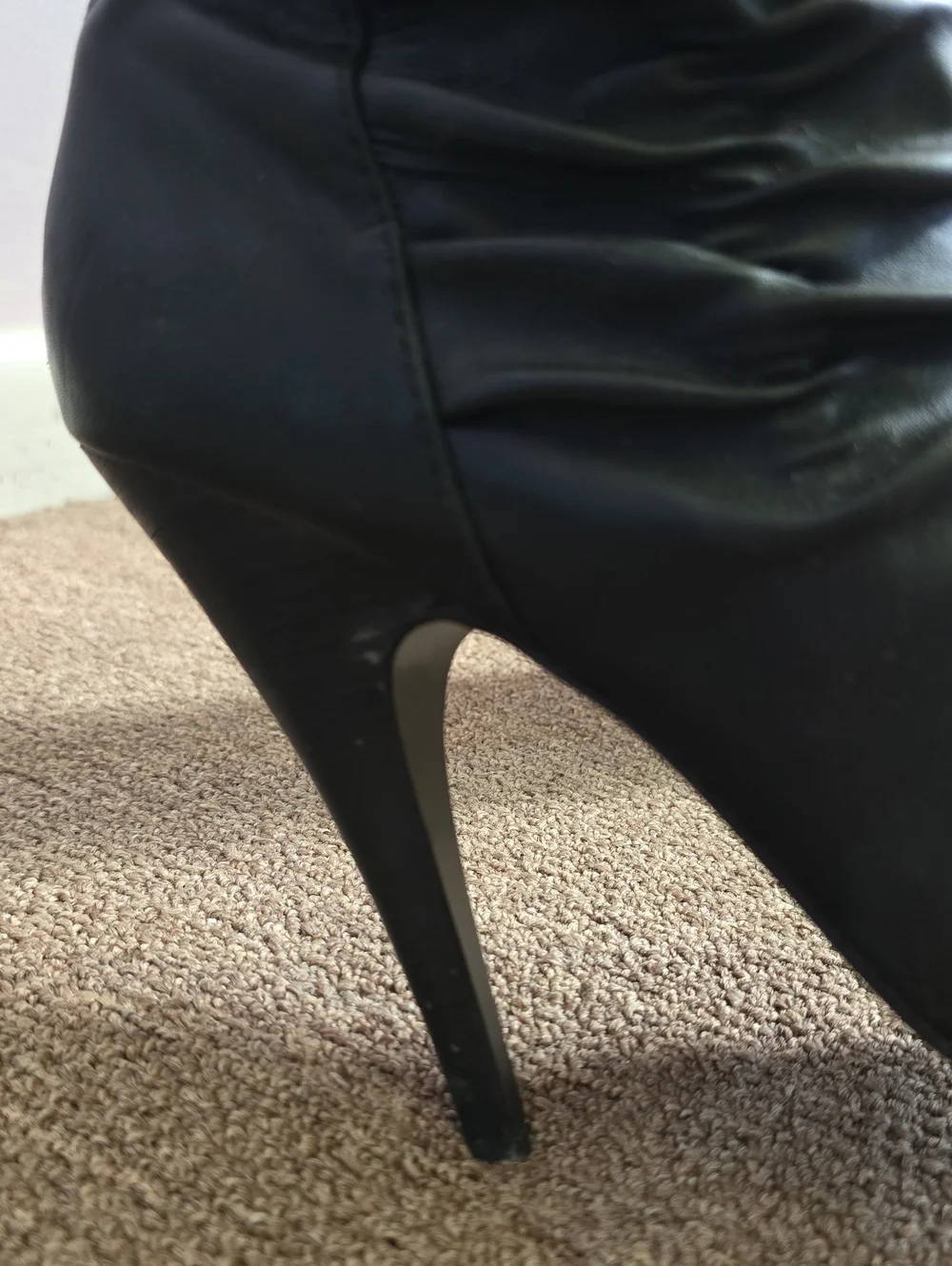 Carlos Santana  Sz.9 Black Ruched Knee-High Stiletto Boots - Women